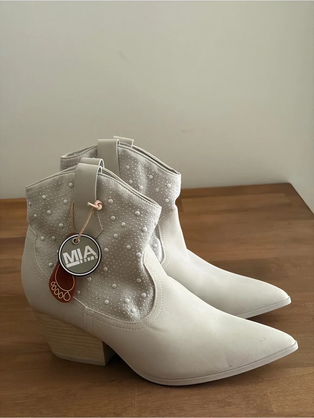 MIA Lauanne Cream Pearl Embellished Western Cowgirl Boots Ankle Booties 7.5